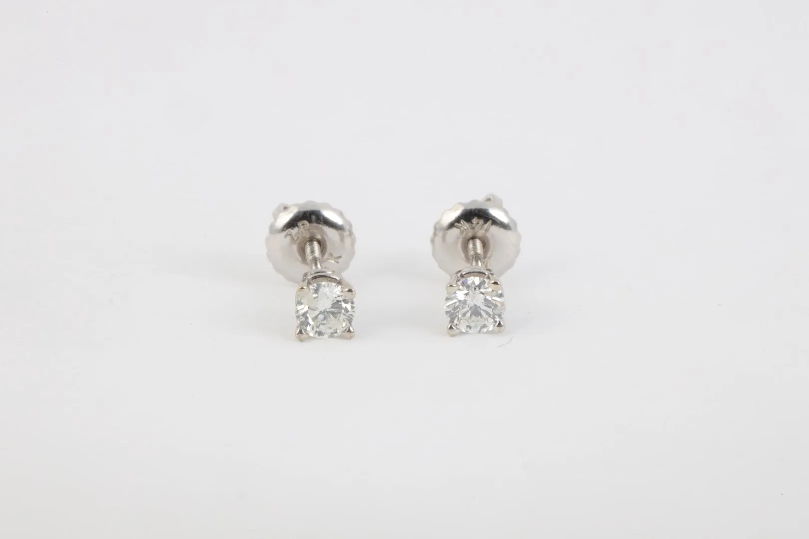 14k White Gold 0.34tcw Diamond Stud Earrings (0.73g.)