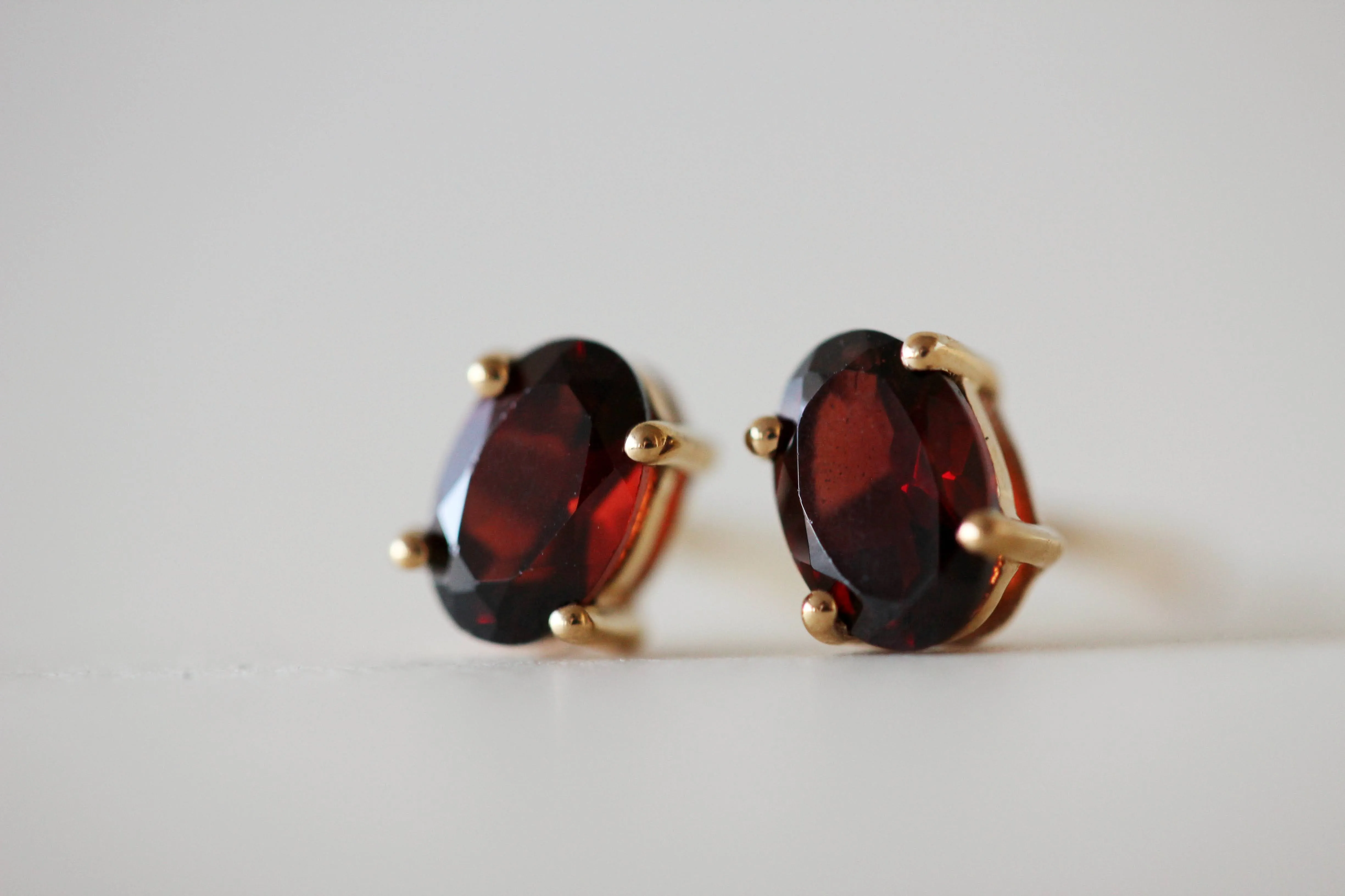 Ava Studs in Garnet